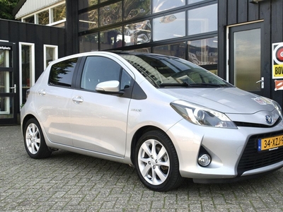 Toyota Yaris 1.5 Full Hybrid Dynamic / Dealer Onderhouden / Pano / Camera / NL-Auto