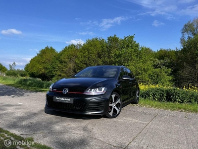 Volkswagen Golf 2.0 TSI