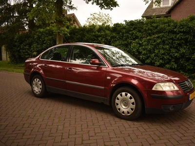 Volkswagen Passat 1.8 Turbo Comfortline met Airco + Trekhaak!