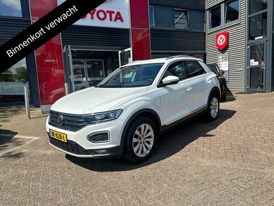 Volkswagen T-Roc 1.5 TSI Sport Executive-pakket | smartphone integratie | Cruise Control Adaptief. NAVI. El. kofferklep