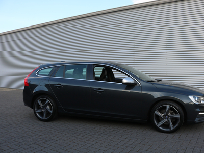 VOLVO V60 1.6 T3 R-Design Aut (104.793Km! Orig NL Auto! NAP! Sportleder Navi 18Inch R-Design)