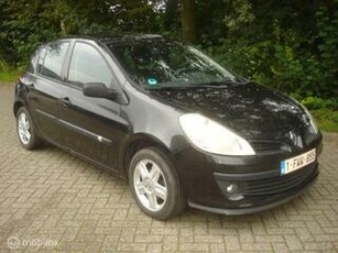 Renault CLIO 1.2 TCE Airco. Loopt stationair onregelmatig