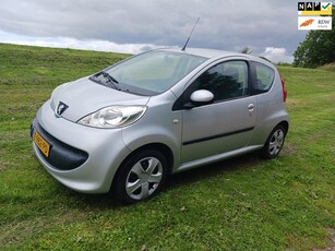 Peugeot 107 1.0i 12V XR 136.284 km 2 sleutels APK