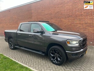 Dodge Ram 1500 5.7 V8 Crew Cab 5'7 V8 4x4 Bighorn