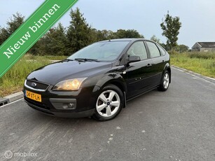 Ford Focus 1.6-16V Titanium Trekhaak! Airco Parkeersensoren