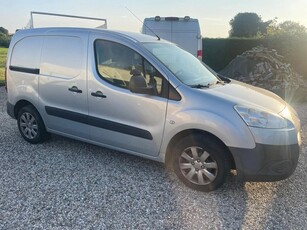 Peugeot Partner 1.6HDI 66KW ZILVER ‘14 AC DEUR (bj 2014)