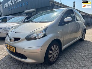 Toyota Aygo 1.0-12V + Airco APK 15-3-2025 Carplay scherm 5