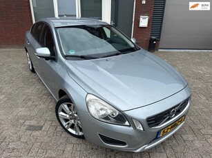 Volvo S60 2.0T Intro Edition / Navi / PDC / Cruise / NAP /