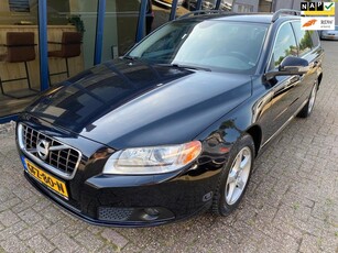 Volvo V70 2.5FT Momentum 230PK H.LEER / ECC / PDC / TREKHAAK