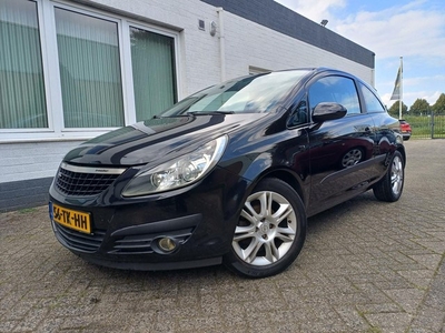 Opel Corsa 1.4-16V Sport lezen!