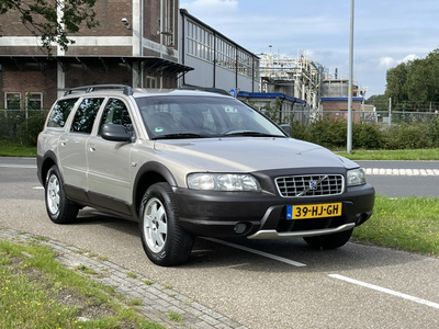 Volvo XC70 Cross Country 2.4 T AWD | Comfort Line Cross Country | Trekhaak | YOUNGTIMER | NL & NAP | AUTOMAAT | 200 pk!