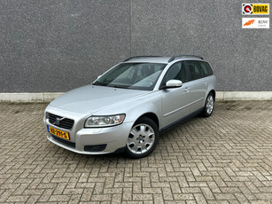 Volvo V50 2.0D Momentum | TREKHAAK | LEDER | STOELVERWARMING | CC | APK BIJ AFLEVERING | COMPLETE ONDERHOUDSHITORIE AANTOONBAAR