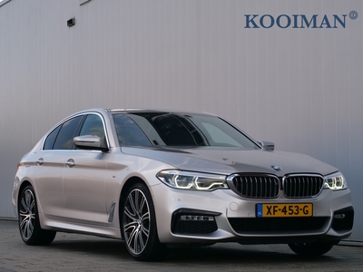 BMW 5-SERIE 540i Sedan High Executive 340 Pk Automaat Navigatie / Leer / Camera