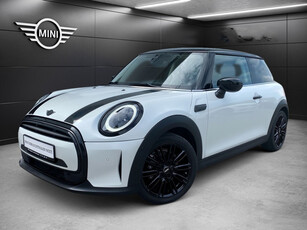 MINI 1.5 Cooper Aut. Classic ** LED, DIGI DASH, PANORAMA, LEDER, NAVI, 17-inch LMV ** 1e EIG - EX BMW - € 7.000 onder NP ** * INFORMEER OOK NAAR ONZE AANTREKKELIJKE FINANCIAL-LEASE TARIEVEN **