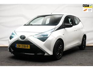 Toyota Aygo 1.0 VVT-i x-play Black And White Edition [ Camera Navigatie LED Carplay Airco ]