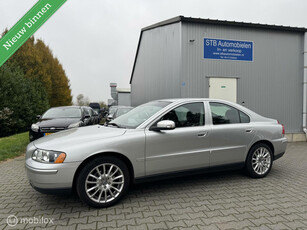 Volvo S60 2.4, Weinig kilometers, Uniek, Leder