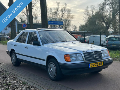 Mercedes-Benz 200-280 (W124) 230 E AUTOMAAT!SCHUIFDAK!ZEER NETJES!KOOPJE!