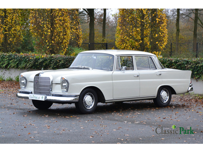 Mercedes-Benz 200-serie 220 S