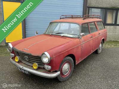 Peugeot 404 Familiale 1.6 1963 rood 7 persoons 1ste serie