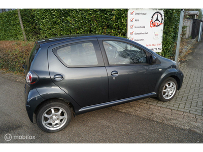 Toyota Aygo 1.0-12V Dynamic Navigator met airco