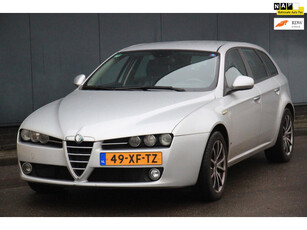 Alfa Romeo 159 Sportwagon 1.9 JTS Distinctive Leer/Navigatie/Parkeersensor/ketting storing