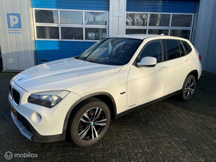 BMW X1 sDrive20i Business (airco-17''-trekhaak-cruise)