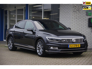 Volkswagen Passat 1.4 TSI R-Line Panoramadak Camera Trekhaak LED Leer