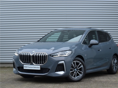 BMW 2-SERIE Active Tourer 218i | M Sportpakket / Panodak / Harman-Kardon / Head-Up / Innovation Pack / Parking Assistant Plus / 17'' LMV