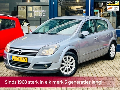 OPEL ASTRA 1.6 Cosmo 105PK 5 deurs! Airco l Cruise l TREKHAAK l LM Velgen l Leder l Chrome l Elek pakket! NIEUWE APK!