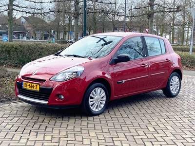 RENAULT CLIO 1.6 inj. 112-pk 20th Anniversary 5 deurs 1200 kg geremd aanhangwagen gewicht