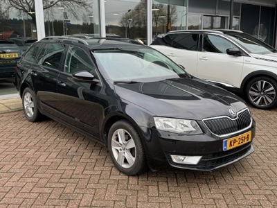 SKODA OCTAVIA Combi 1.6 TDI Greentech Style / Navigatie / Parkeerhulp V+A / Cruise Control / Stoelverwarming