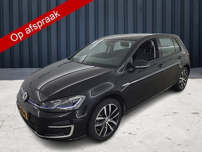 VOLKSWAGEN GOLF e-Golf (136PK), (Subsidie Mogelijk) 1ste-Eigenaar, Volkswagen-Dealer-Onderh., Navigatie/Apple-Carplay/Android-Auto, Stoelverwarming, Adaptive-Cruise-Control, LM.-Velgen-17Inch, Parkeersensoren-V+A, Voorruit-Verwarmd, Privacy-Glas, NL-Auto