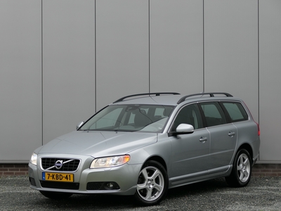 VOLVO V70 T4 Momentum Xenon / Navigatie / Afneembare trekhaak