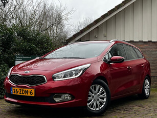 Kia Cee'd Sportswagon 1.6 GDI Plus Pack | Facelift | RIJKLAAR| Rood metallic | Dealer OH | Camera, trekhaak & winterwielen|