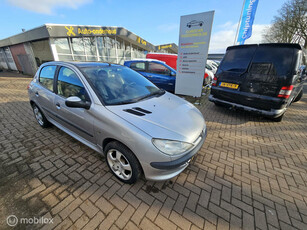 Peugeot 206 1.4 Gentry 5 DEURS