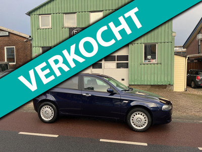 Alfa Romeo 147 1.6 T.Spark Distinctive AIRCO* NIEUWE APK !!