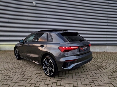 Audi A3 Sportback 35 TFSI 3x S line Panodak Rs stoelen