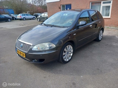 Fiat Croma 2.2-16V Corporate Premium