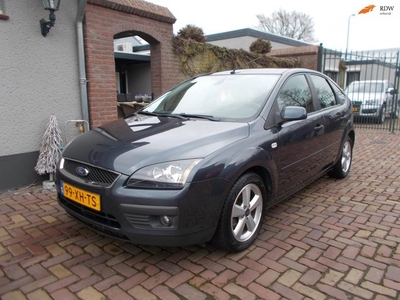 Ford Focus 1.6-16V Futura 5drs bj 2007 zeer nette auto apk