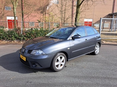 SEAT Ibiza 1.4 Reference NETTE AUTO RIJD EN SCHAKELT GOED