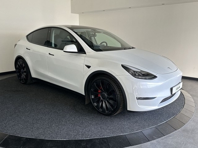 Tesla Model Y Performance 75 kWh Achterbank verwarmd