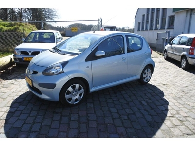 Toyota Aygo 1.0-12V + 5 drs 128 dkm airco nw apk 2-3-2025