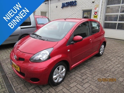 Toyota Aygo 1.0-12V Aspiration Red