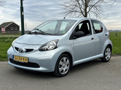 Toyota Aygo 1.0-12V + * Stuurbekrachtiging * 5Drs * KOOPJE!