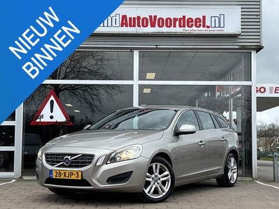 Volvo V60 1.6 T3 Momentum / Clima / Cruise / Navi / Goed