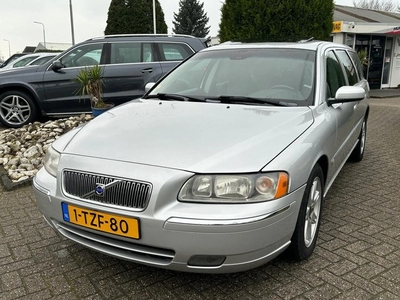 Volvo V70 2.4 D5 2006 Youngtimer Automaat Schuifdak Trekhaak