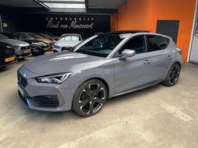 Cupra Leon 1.4 E-HYBRID PERF. / Nardo Grey / 19Inch / Pano