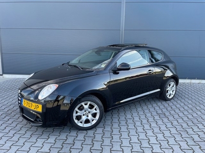 Alfa Romeo MiTo 1.4 bouwjaar 2009 met panoramadak