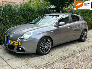 Alfa Romeo Giulietta 1.4 T Distinctive Lusso Uconnect/PDC