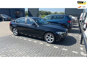 BMW 3-serie 330e Essential